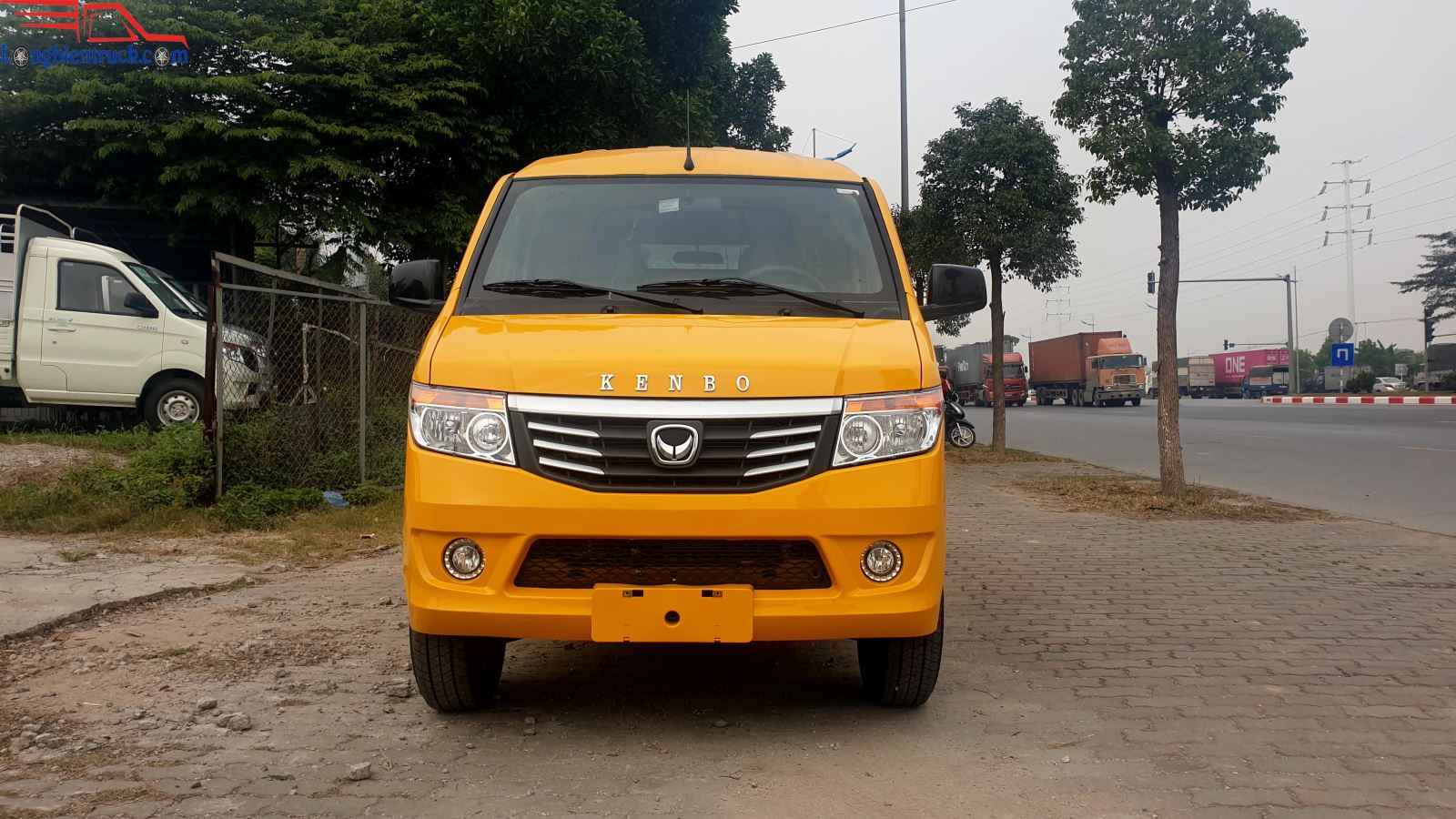 Mặt ca lăng xe van Kenbo 2 chỗ 945kg