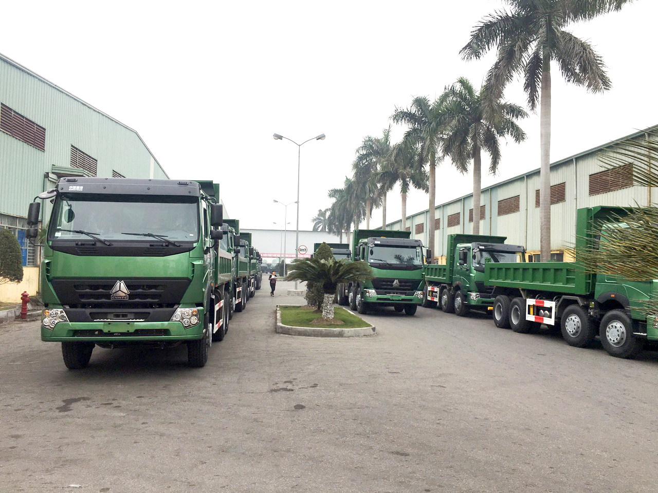 Xe tải nặng Howo Sinotruck lần lượt về tay khách hàng Xe tải nặng Howo Sinotruck lần lượt về tay khách hàng